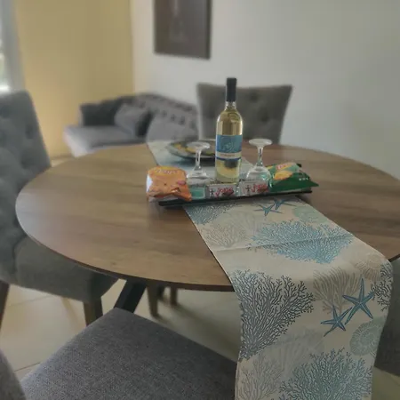 Luxary Vacation By The Sea Apartment